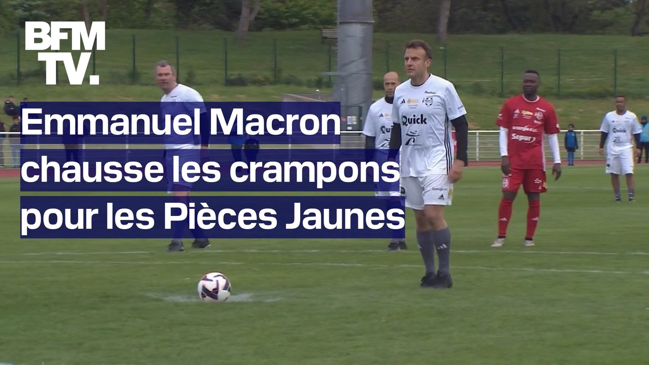 Emmanuel Macron dispute un match caritatif et marque pour les Pièces Jaunes