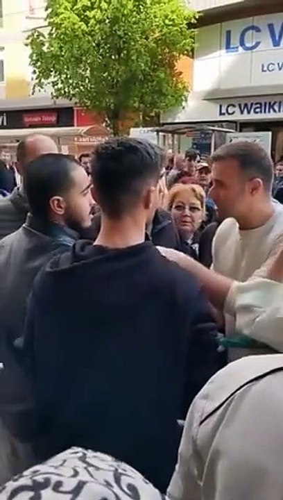 Eskişehir, Müslüman toprağı değil mi? Kelime-i Tevhid bayrağı rahatsız etti