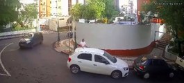 Mulher tem carro roubado em área nobre de Salvador
