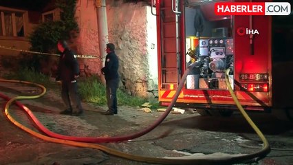 Elektrik Kaçağıyla Çıkan Yangında Ev Küle Döndü, Güvercinler Kurtarıldı