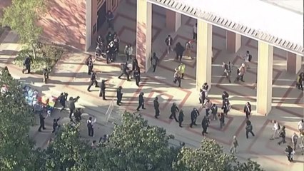 La policía arresta a manifestantes pro palestinos en el campus de la USC en Los Ángeles