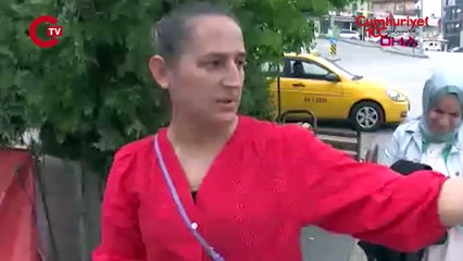 Anne ve iki çocuğu dolmuşun altında kalmaktan son anda kurtuldu