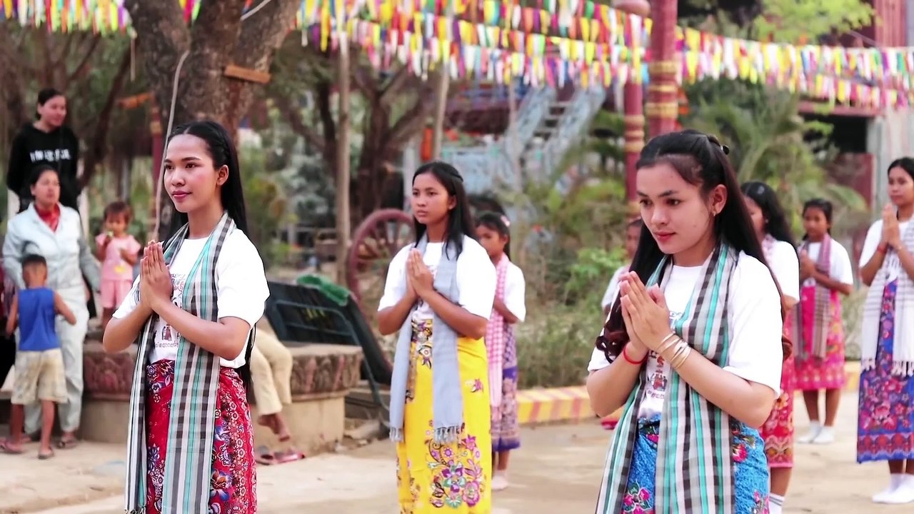 សូមរង់ចាំទស្សនានៅវីឌីអូរាំបទ ស្រលាញ់អ្វីដែលខ្មែរមាន នាម៉ោង2រសៀលថ្ងៃនេះ