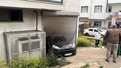 Kayan otomobilini durdurmaya çalışan sürücü yaralandı