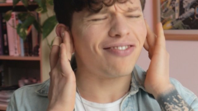 DIS POURQUOI - Est-ce que j'ai les oreilles qui sifflent après un concert ?