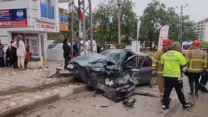 İki araç kafa kafaya çarpıştı: Yaralılardan ikisinin durumu ağır