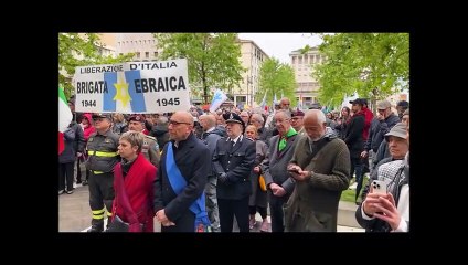 Скачать видео: Livorno, il sindaco Salvetti legge il testo di Scurati per il 25 Aprile