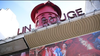 Se desploman las aspas del cabaré Moulin Rouge de París