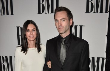 Courteney Cox recorda que Johnny McDaid terminou relacionamento em plena sessão de terapia