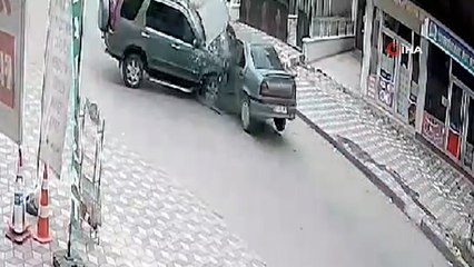 Kırıkkale'de otomobil ile cip kafa kafaya çarpıştı!