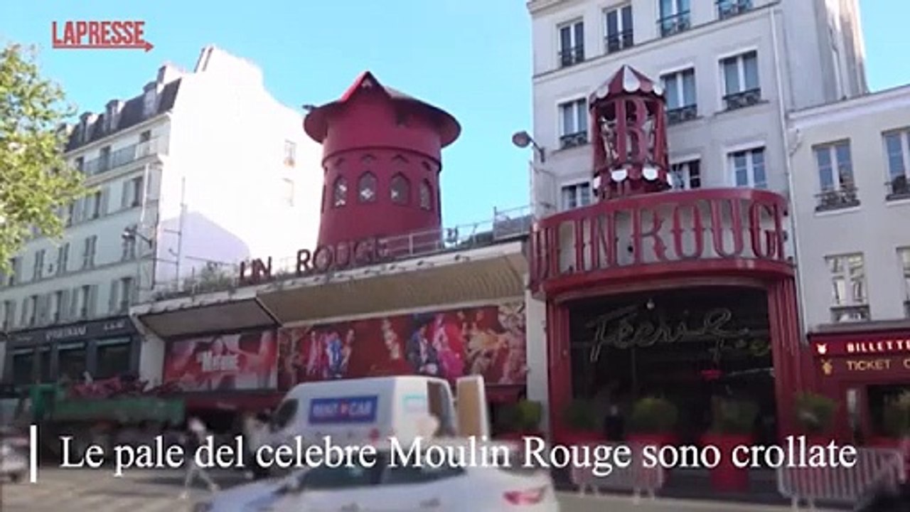 A Parigi sono crollate le pale del celebre Moulin Rouge