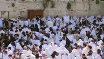 No Comment. Fieles judíos reciben la bendición sacerdotal frente al Muro de las Lamentaciones