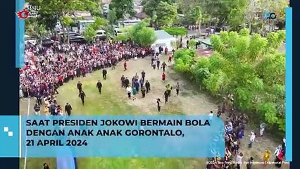 Saat Presiden Jokowi Bermain Bola dengan Anak-Anak Gorontalo
