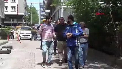 İstanbul'da kaldırım çöktü; bir apartman boşaltıldı