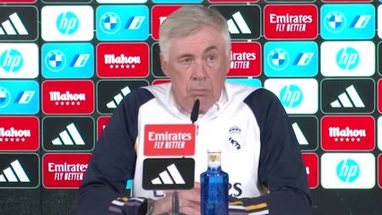 Real Madrid - Ancelotti soutient la décision de Xavi de rester à Barcelone (Short)
