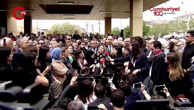 Oğuz Arda Sel'in annesi Mısra Öz_ Çok heyecanlıyım, çok büyük bir mücadelenin başlangıcındayız