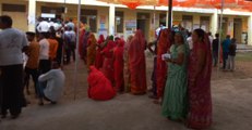 सुबह से मतदान केन्द्रों पर लगी कतारे, मतदाताओं ने दिखाया उत्साह