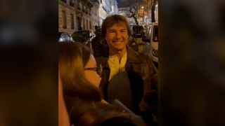 Tom Cruise filmé à Paris en train de faire des cascades sur sa moto