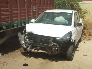 सड़क किनारे सो रहे खानाबदोश परिवार पर काल बनकर आई कार, 3 की मौत व 8 घायल