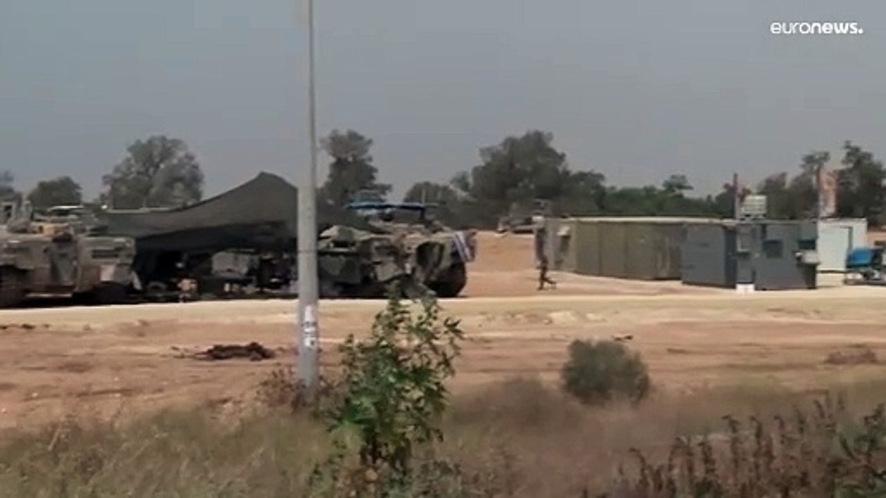 في مؤشر على اجتياح رفح.. إسرائيل تحشد دباباتها ومدرعاتها على طول الحدود الجنوبية لقطاع غزة