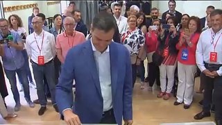 Ministros y presidentes autonómicos arropan a Sánchez un día después de su anuncio