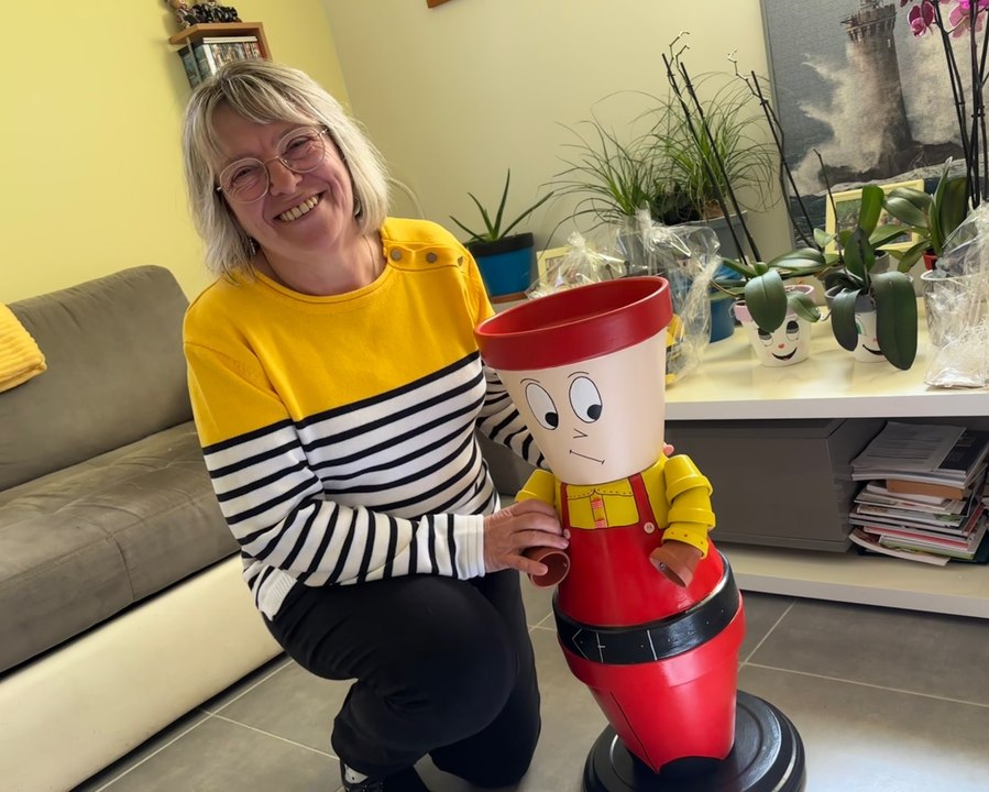 Le savoir-faire insolite de Niki qui transforme les pots en personnages