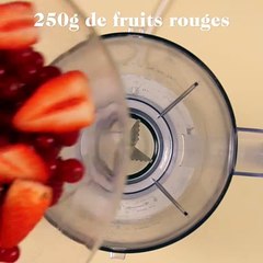 Smoothie aux fruits rouges et flocons d'avoine carré