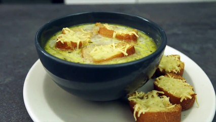 Soupe à l'oignon gratinée