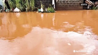 Flash flooding in Kenya causes deaths