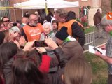 Festa della Liberazione, la partigiana di 94 anni Luciana Romoli canta ‘Bella Ciao’ con i manifestanti a porta San Paolo