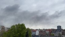 Énorme incendie à Sint-Pieters-Leeuw: la colonne de fumée souffle vers Bruxelles