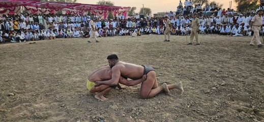 Video herunterladen: कुश्ती दंगल के साथ बीजासणी माता मेले का समापन, अमित व उमेश रहे संयुक्त विजेता