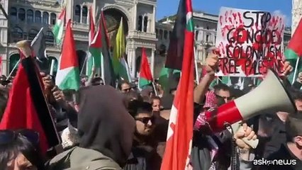 Tensione in piazza Duomo. Filo-palestinesi: fateci parlare
