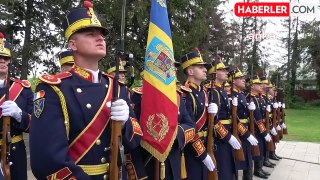 Milli Savunma Bakanı Yaşar Güler, Romanya'da Meçhul Asker Anıtı'nı ziyaret etti