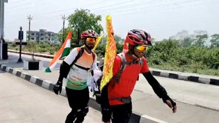 স্কেটিং করে কেদারনাথ যাত্রা ২ বন্ধুর! | Oneindia Bengali