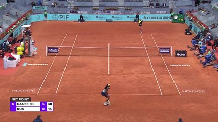 Madrid - Gauff inflige une double bulle à Rus