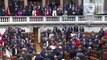 Diputados portugueses cantan la 'Grândola', himno de la Revolución de los Claveles, y la ultraderecha  se marcha de la Asamblea