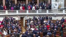 Diputados portugueses cantan la 'Grândola', himno de la Revolución de los Claveles, y la ultraderecha  se marcha de la Asamblea