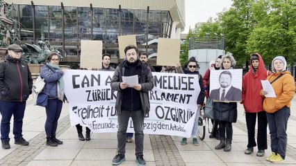 Leipzig'de Can Atalay için eylem: "Can'ın giremediği Meclis'e adalet giremez"