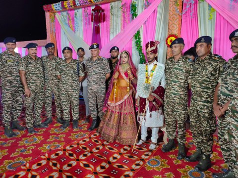 शहीद बेटी को दिया सुखद दांपत्य जीवन का आशीर्वाद, शादी में सीआरपीएफ के अधिकारियों एवं जवानों ने ​​कन्यादान स्वरूप उपहार किए भेंट....पढ़ें यह न्यूज