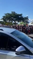 Indígenas do acampamento Terra Livre começam a marchar rumo ao Planalto; Esplanada interditada