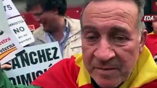 Manifestantes de Ferraz piden la dimisión Sánchez tras el escándalo de Begoña