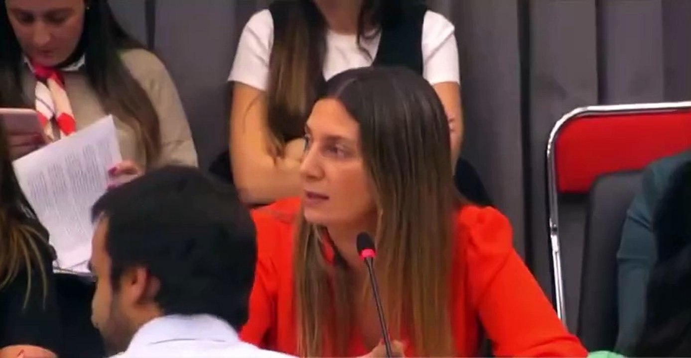 Cacerolazo y reclamos en pleno tratamiento de la Ley Bases