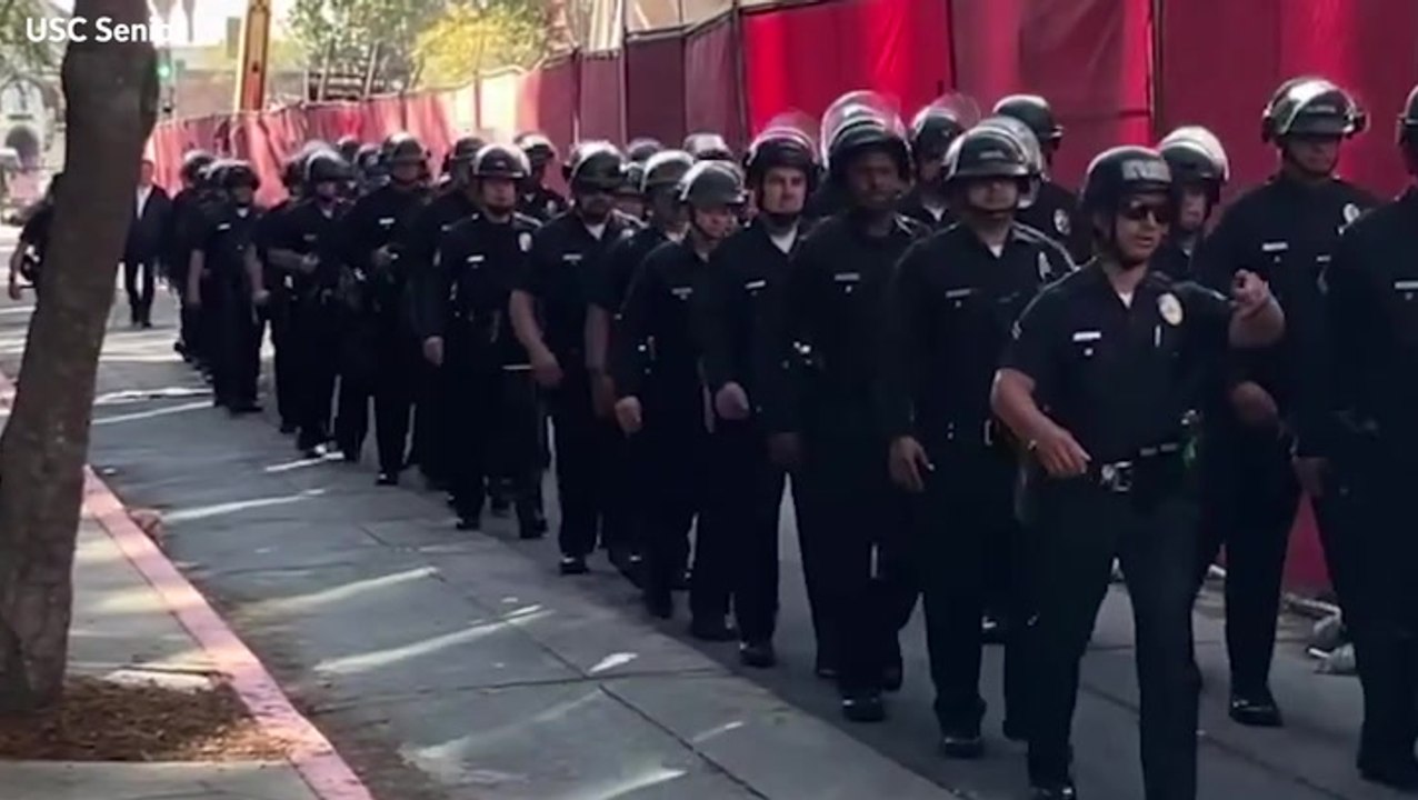 Police in riot gear disperse pro-Palestine prot...