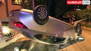 Üsküdar'da park halindeki araca çarpan otomobil takla attı: 1 yaralı
