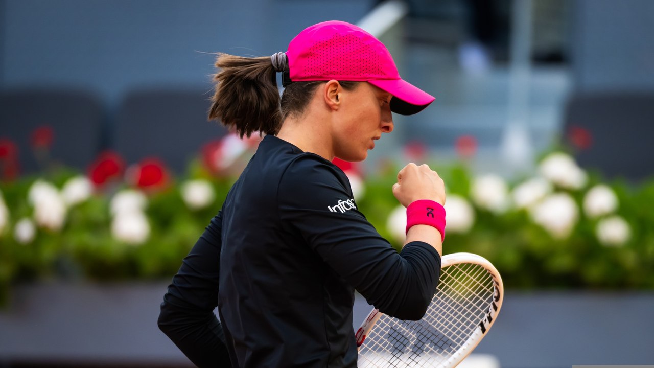 Swiatek starts with solid win in Madrid