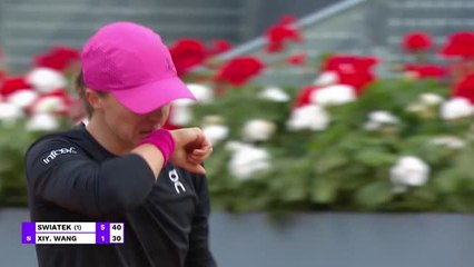 Swiatek starts with solid win in Madrid