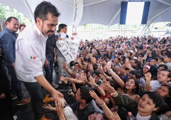 Con gritos de rechazo y de respaldo, reciben a Máynez en la UAM Xochimilco