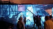 Havza'da Yangın: 2 Katlı Ahşap Ev ve Depo Alevlere Teslim Oldu
