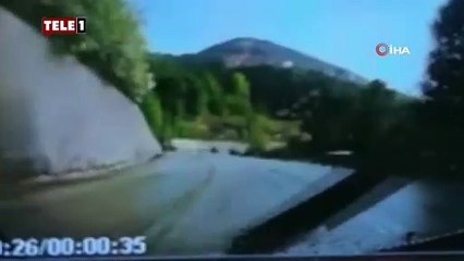 Kayganlaşan yoldaki feci kaza araç kamerasında